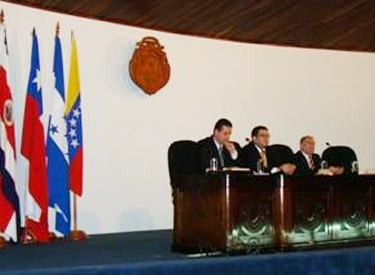 Durante inauguración de Seminario Internacional